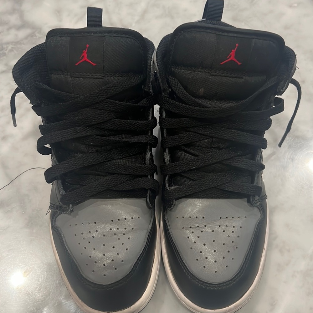 Jordan kids’ 1 mid